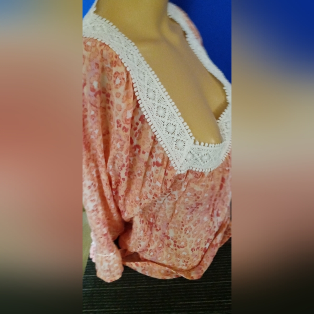 Elegant Pink Lace Trim Women's Top - Picture 4 of 5